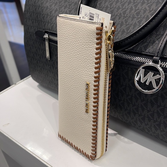 Michael Kors Jet Set Travel Large Pebble Leather Quarter-Zip Wallet
NWT - Picture 10 of 16